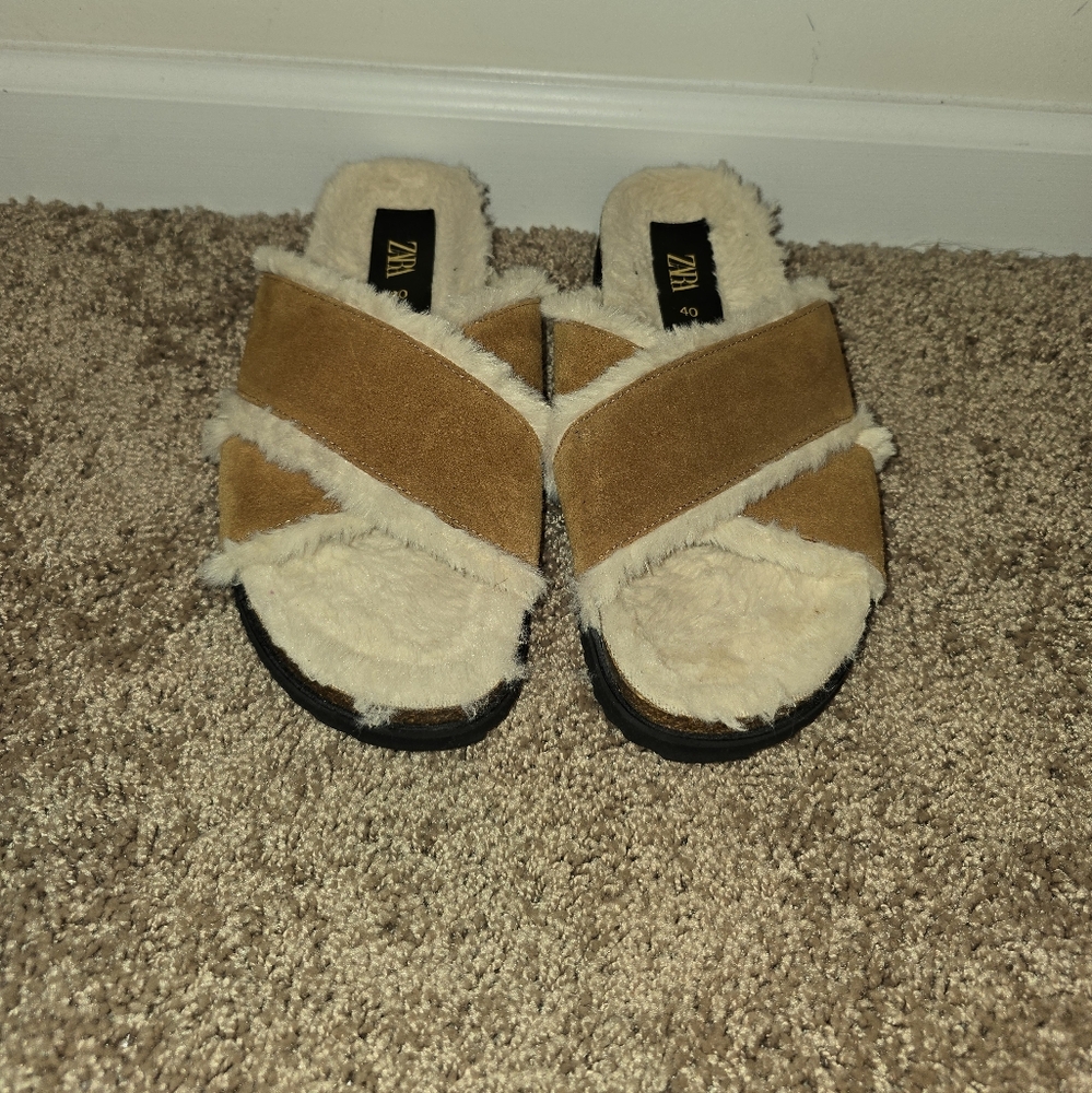 Zara Women's Tan and Cream Cross-Strap Slippers
